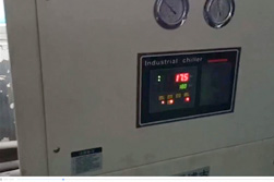 某儀表廠用5匹水冷式冷水機